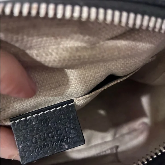 Gucci Black Pebbled Leather Crossbody Bag - Picture 5 of 8